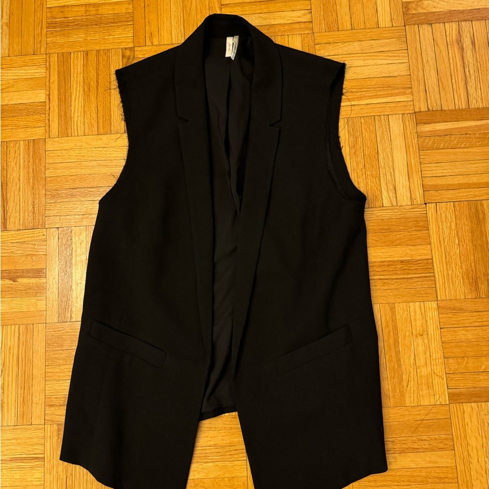 Women’s Black Sleeveless Blazer